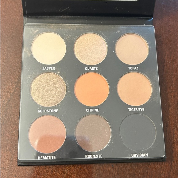Kylie Cosmetics Bronze Eye shadow palette. - Picture 4 of 7
